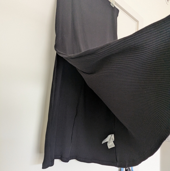 WORN ONCE Black Old Navy Ribbed Maxi Skirt, WL - Picture 4 of 5